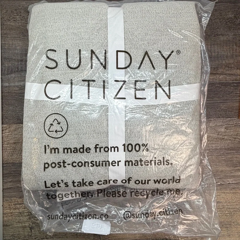 Sunday Citizen Solid Snug Throw Blanket Cloud Grey Microfiber A0101006 $98 NEW